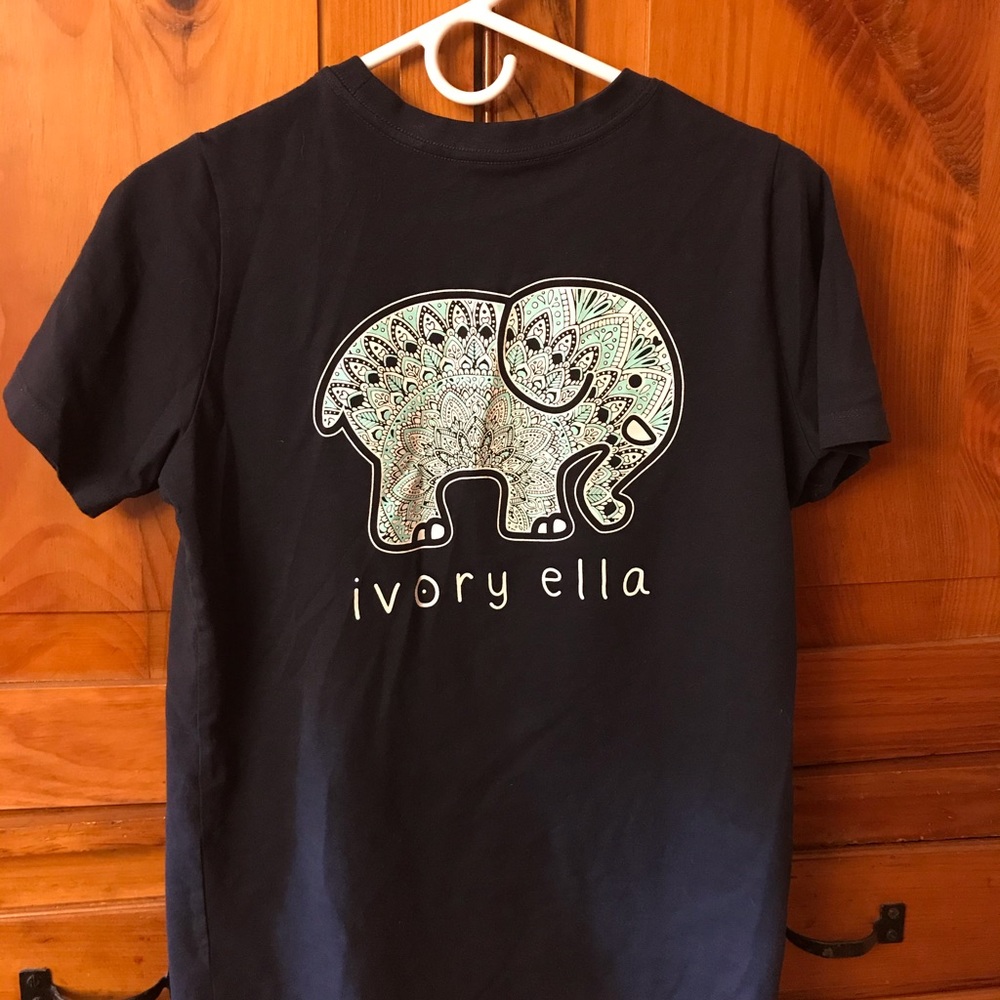 Ivory Ella navy blue T-shirt. Size small